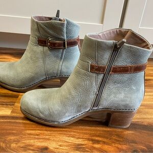 Gently used Dansko Hartley bootie, size 38.